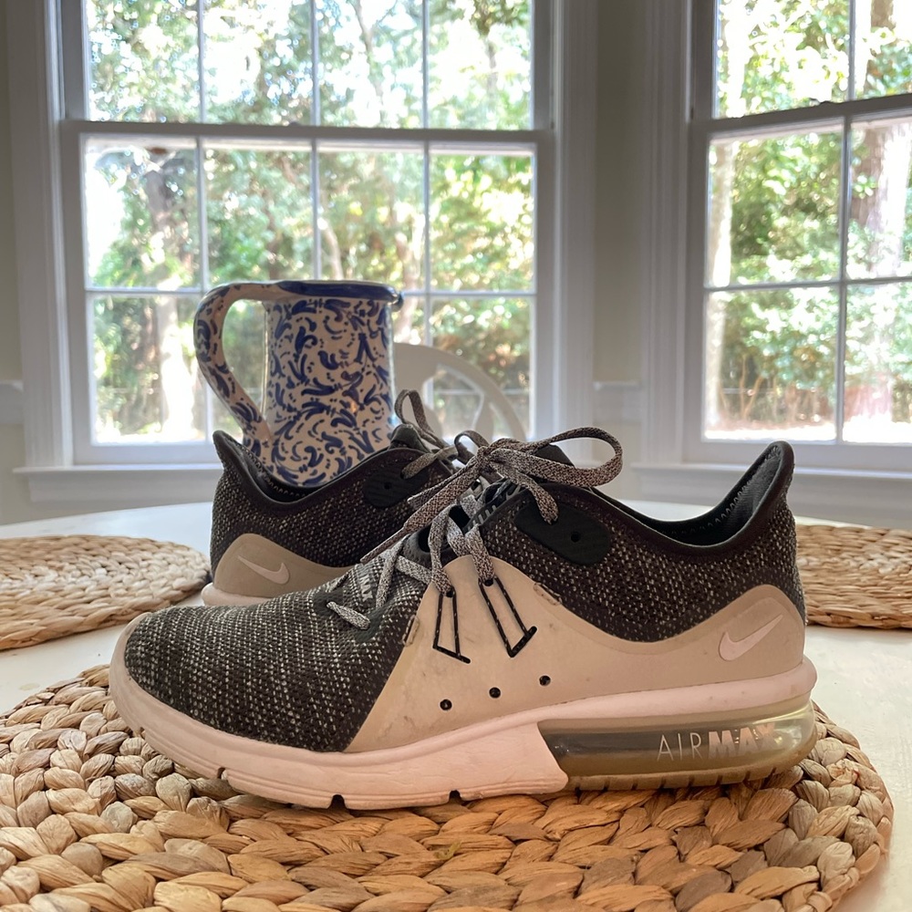 Air max shoes womens size 8.5
